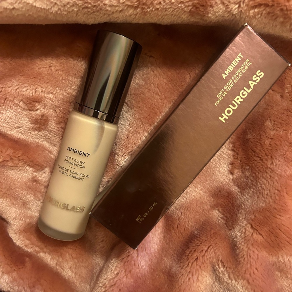Hourglass Ambient Soft Glow Liquid Foundation